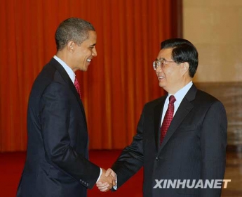 11月17日上午，国家主席胡锦涛在北京人民大会堂北大厅为美国总统奥巴马访华举行欢迎仪式。